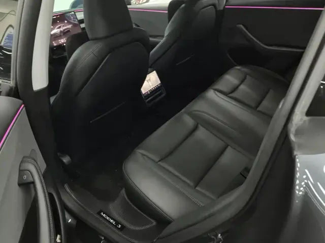Tesla Model 3 — Фото автомобиля 11