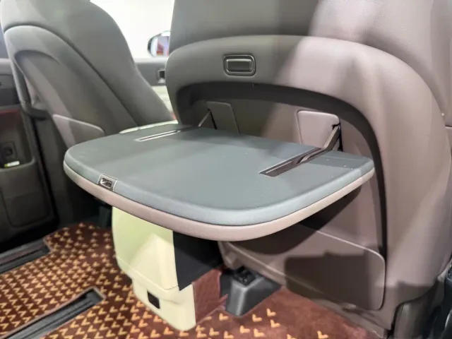 Li Auto MEGA — Фото автомобиля 12