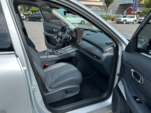 Geely Galaxy Starship 7 EM-i — Фото автомобиля 11