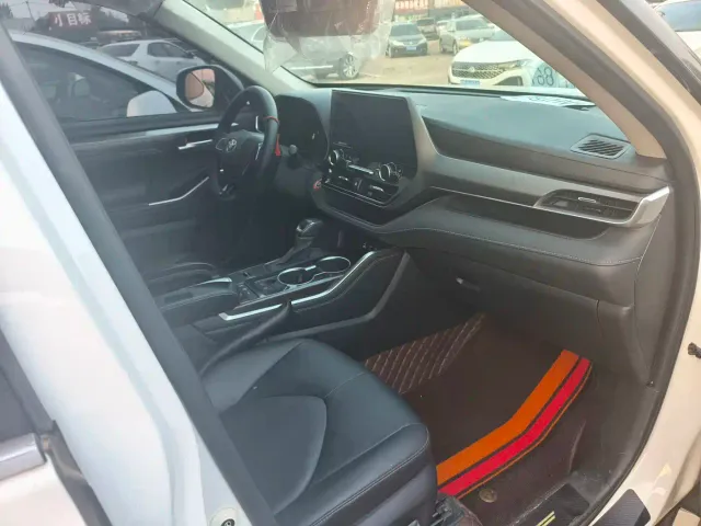 Toyota Highlander — Фото автомобиля 7