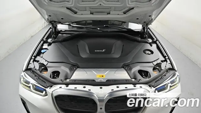 BMW iX3 — Фото автомобиля 9