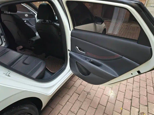 Hyundai Elantra — Фото автомобиля 15