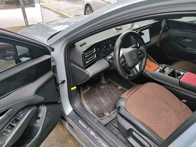BYD Qin L — Фото автомобиля 15