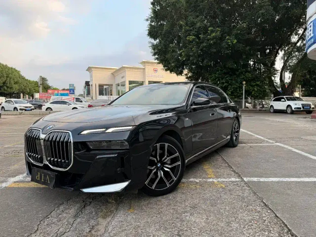 Фотография автомобиля — BMW 7 Series