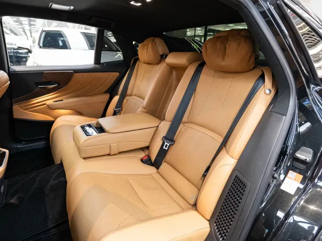 Lexus LS — Фото автомобиля 12