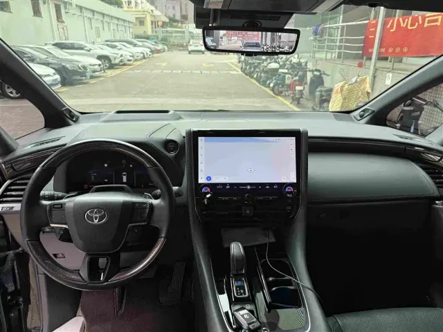 Toyota Alphard — Фото автомобиля 8