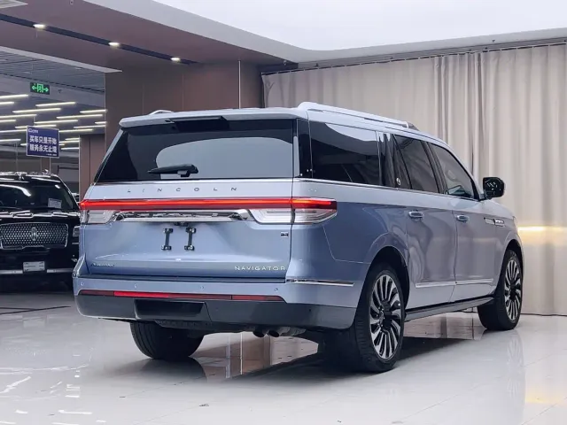 Lincoln Navigator One — Фото автомобиля 23