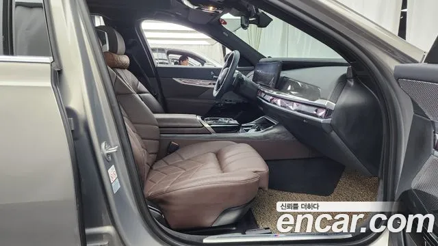 BMW 7-Series 7 серия (G70) 740i sDrive M Sport — Фото автомобиля 8