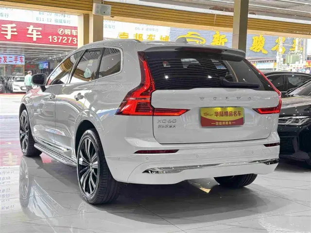 Volvo XC60 — Фото автомобиля 4