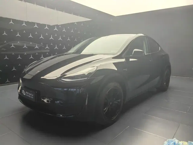 Фотография автомобиля — Tesla Model Y