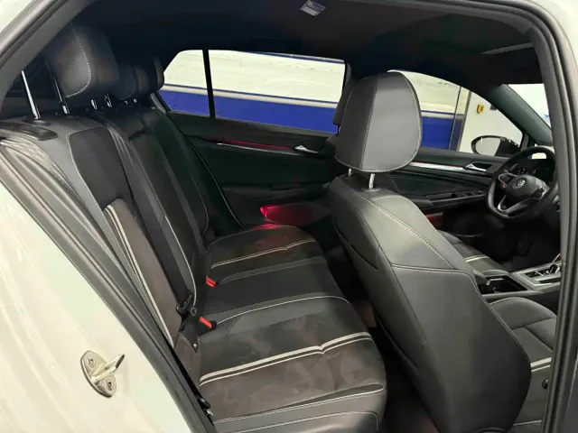 Volkswagen Golf — Фото автомобиля 18