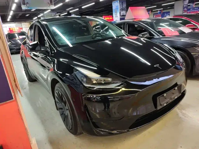 Tesla Model Y — Фото автомобиля 3