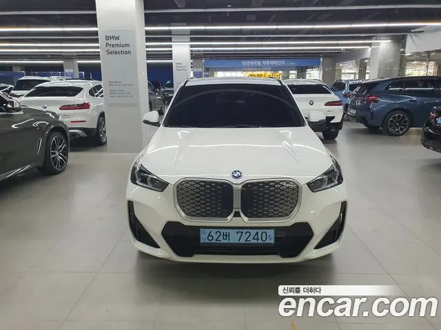 BMW iX1 U11 — Фото автомобиля 2