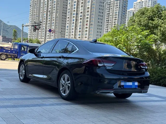 Buick Regal — Фото автомобиля 14