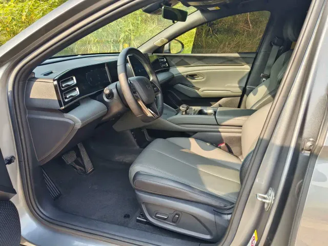 BYD Qin L — Фото автомобиля 4