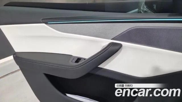 Tesla Model Y — Фото автомобиля 17