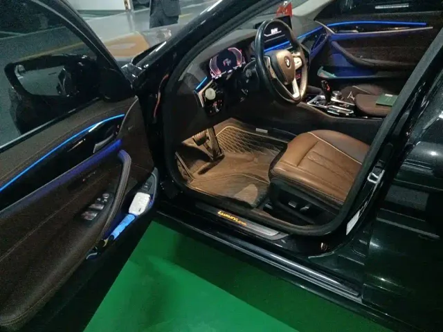 BMW 5 Series — Фото автомобиля 12