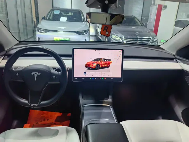 Tesla Model Y — Фото автомобиля 7