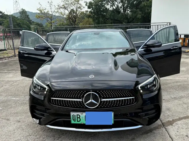 Mercedes-Benz E-Class — Фото автомобиля 3