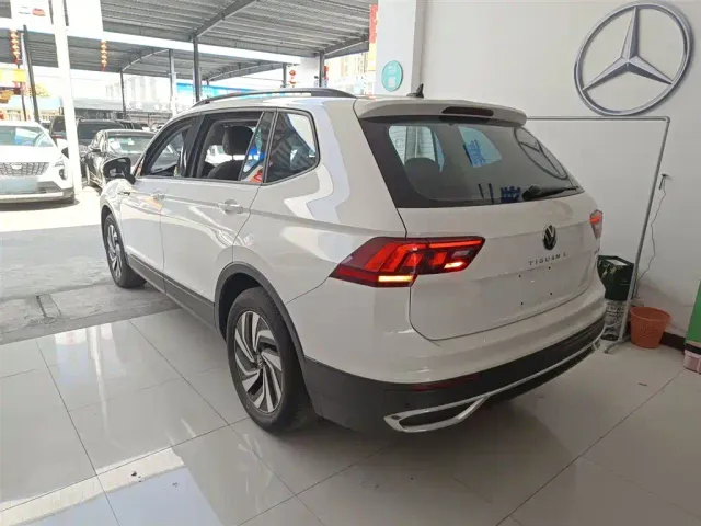 Volkswagen Tiguan L — Фото автомобиля 22