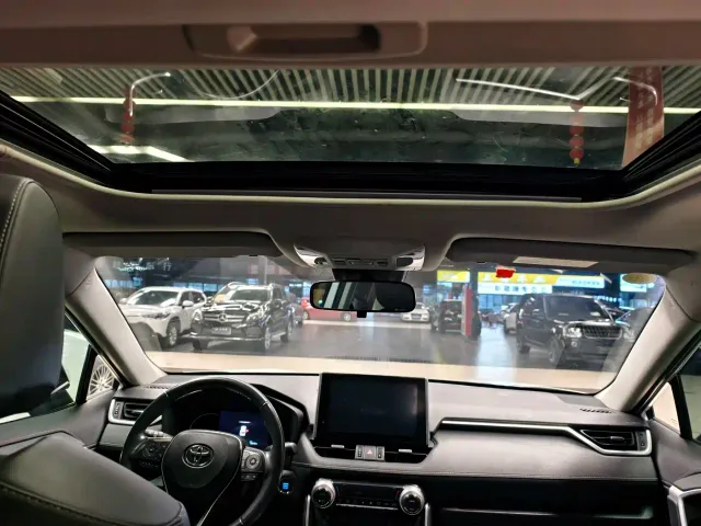 Toyota RAV4 — Фото автомобиля 7
