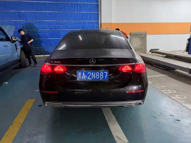 Mercedes-Benz E-Class — Фото автомобиля 5