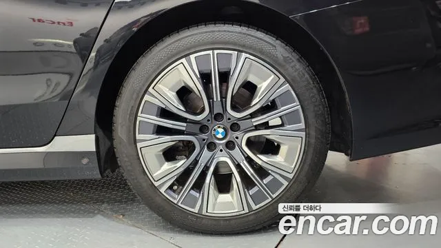 BMW 7-Series — Фото автомобиля 11