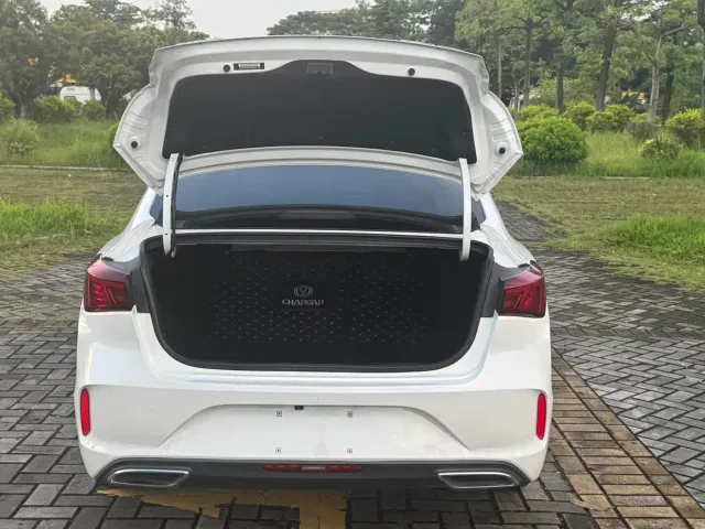 Changan Eado — Фото автомобиля 16