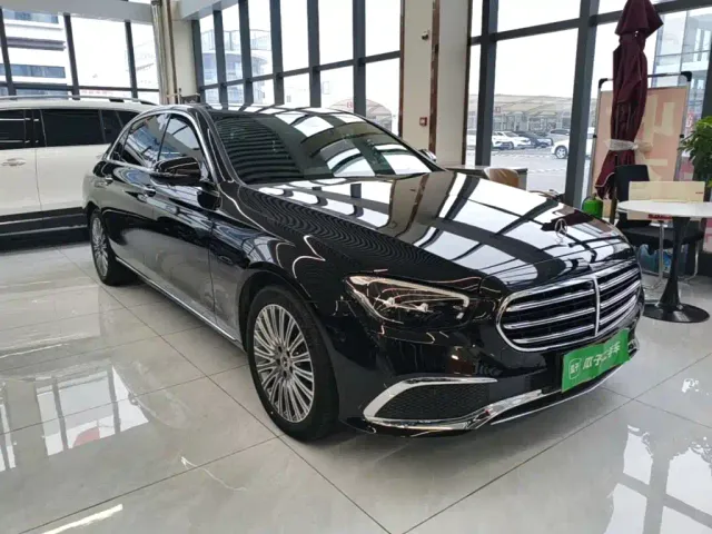 Mercedes-Benz E-Class — Фото автомобиля 3