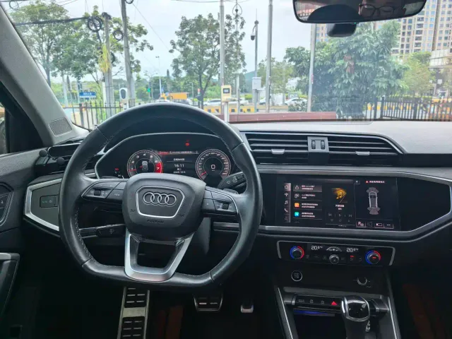 Audi Q3 — Фото автомобиля 10