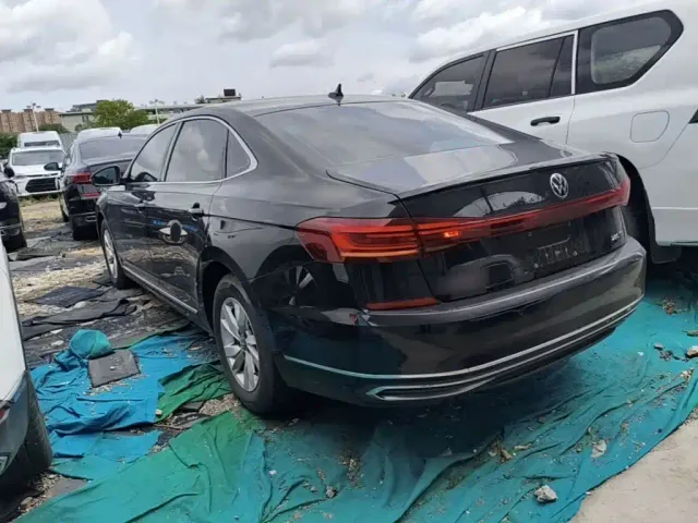 Volkswagen Passat — Фото автомобиля 4