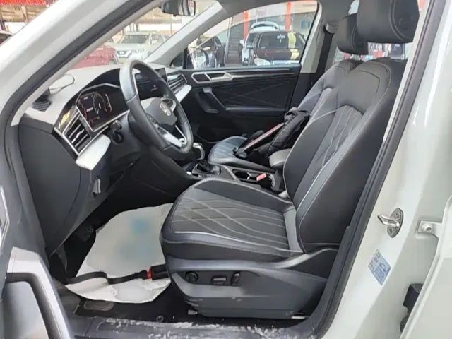 Volkswagen Tiguan L — Фото автомобиля 14