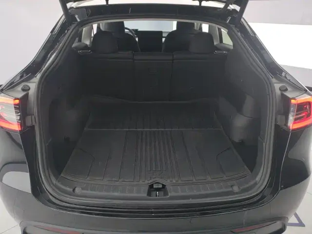 Tesla Model Y — Фото автомобиля 4