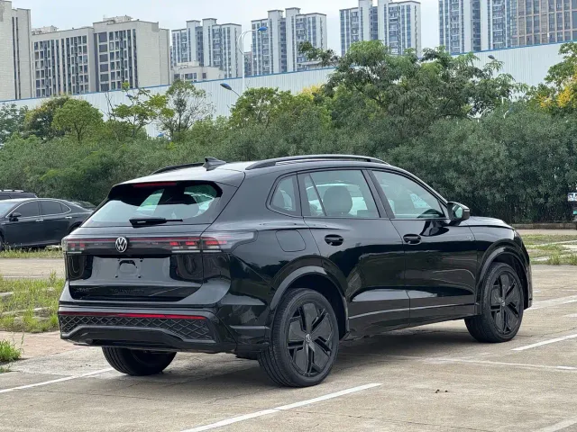 Volkswagen Tiguan L — Фото автомобиля 11