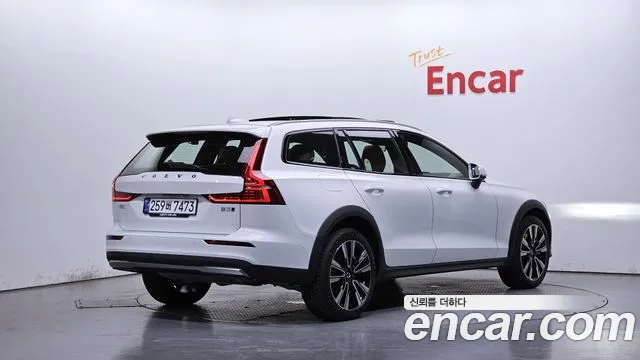 Фотография автомобиля — Volvo V60