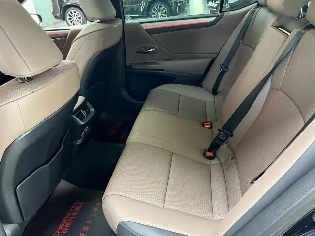 Lexus ES — Фото автомобиля 10