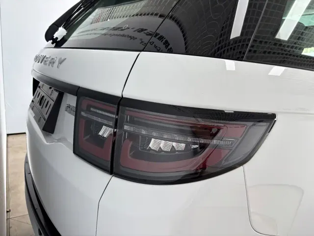 Land Rover Discovery Sport — Фото автомобиля 9