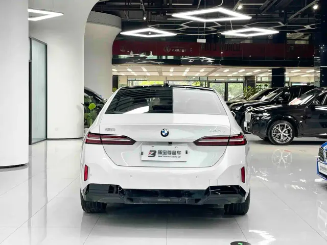BMW 5 Series — Фото автомобиля 12