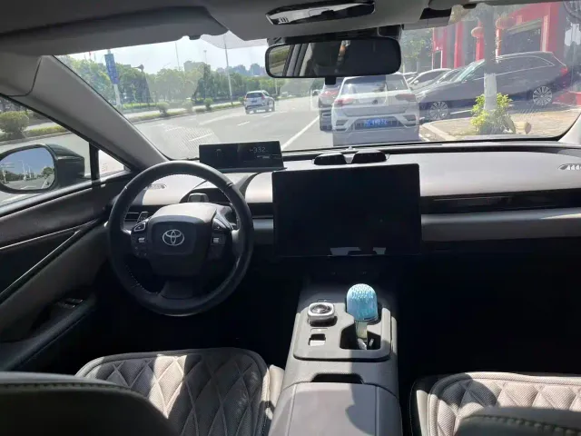 Toyota bZ5 — Фото автомобиля 6