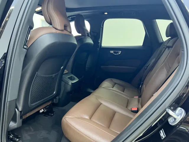 Volvo XC60 — Фото автомобиля 19