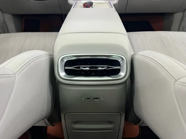 Leapmotor B10 — Фото автомобиля 13