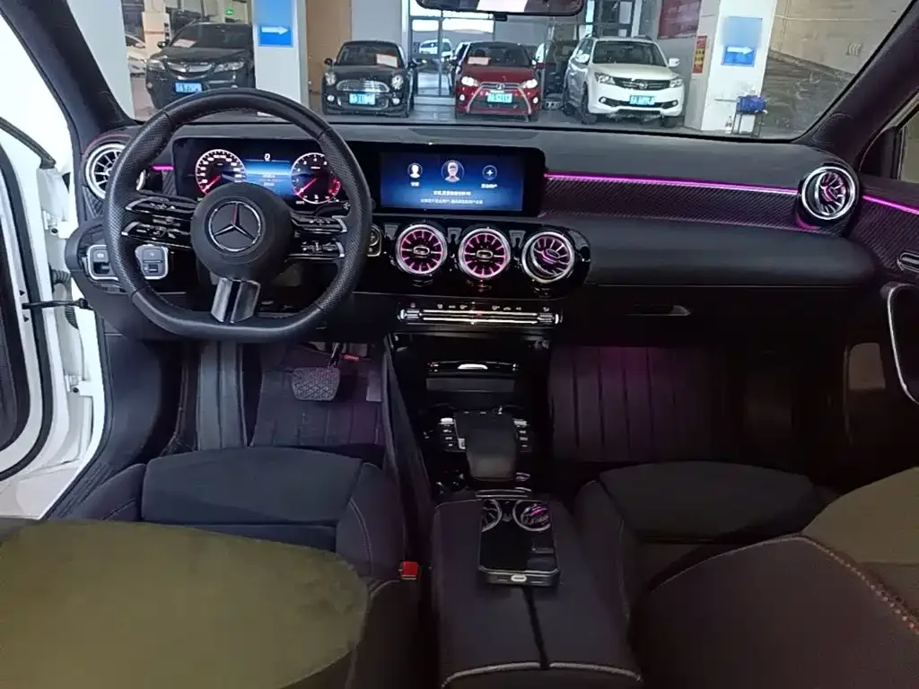 Mercedes-Benz Mercedes-Benz A-Class 2023 A 200 L Fashion — Фото автомобиля 9