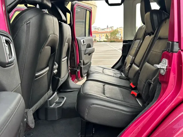 Jeep Wrangler — Фото автомобиля 11