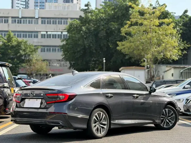 Honda Accord — Фото автомобиля 3