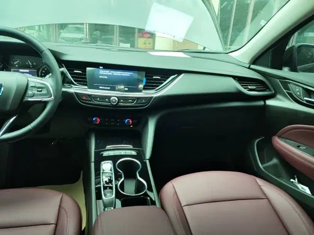 Buick Regal — Фото автомобиля 12
