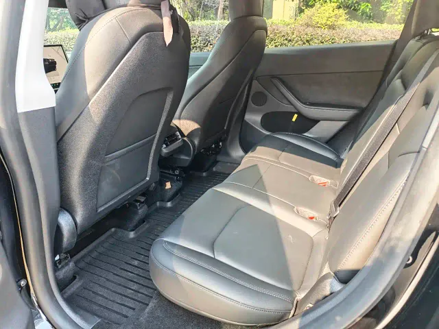 Tesla Model Y — Фото автомобиля 11