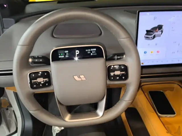 Li Auto i8 — Фото автомобиля 10