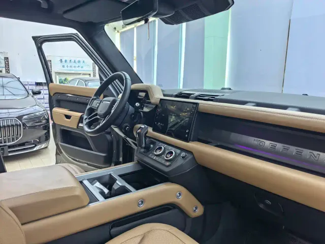 Land Rover Defender — Фото автомобиля 6