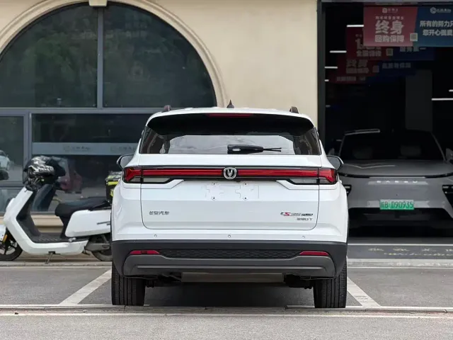 Changan CS35 Plus — Фото автомобиля 8