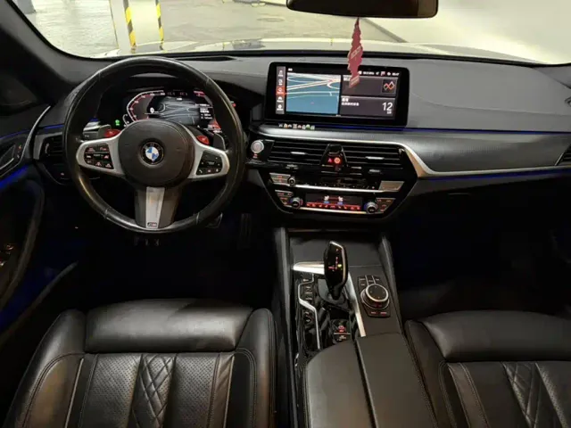 BMW 5 Series — Фото автомобиля 13